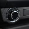 Bán tải Mazda BT-50 sử dụng hệ dẫn động cầu sau hoặc 2 cầu với núm gài cầu điện tử Shift on Fly cho 3 chế độ 2H, 4H, 4L với khóa vi sai điện tử cầu sau.