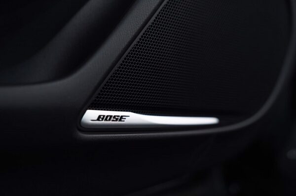 Mazda 6 2021 trang bị hệ thống loa Bose cho âm thanh sống động.