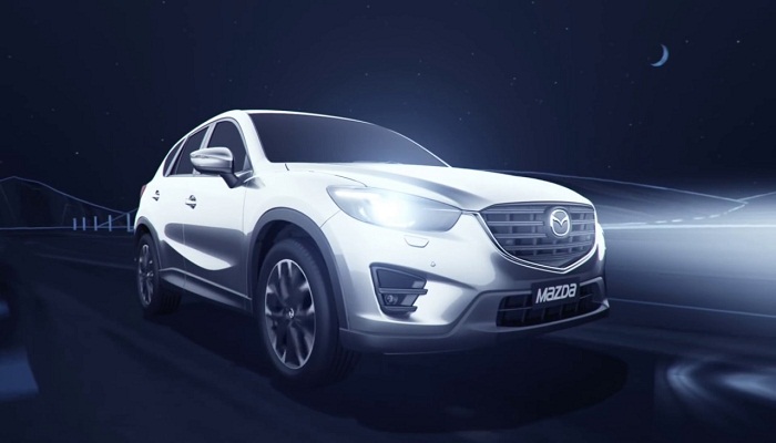  ¿Cómo funciona la tecnología del sistema de luces delanteras adaptables en los autos Mazda?