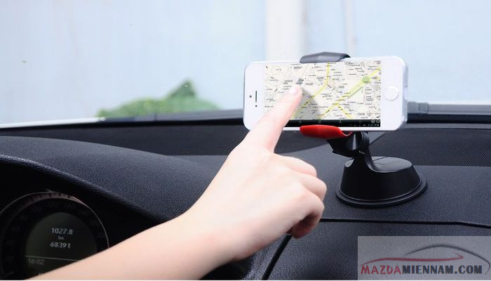 Mách bạn cách dùng điện thoại an toàn khi lái xe ô tô