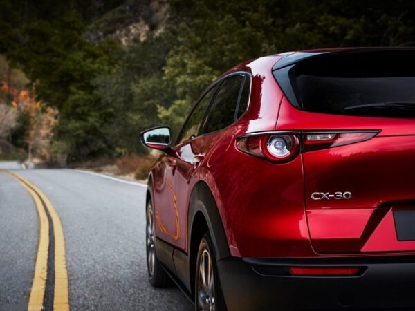 Giá xe Mazda CX30 chỉ từ 839 triệu đồng