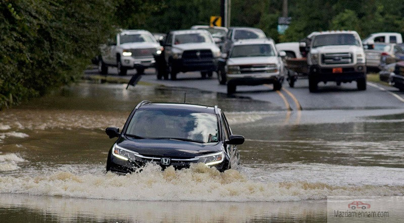 chăm sóc và bảo dưỡng xe ô tô đúng cách trong mùa mưa bão